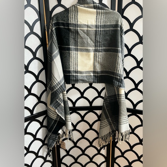 Euty Beauty Scarf - Picture 3 of 3